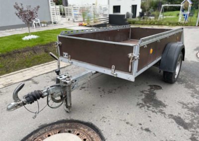 Autoanhänger komplett von vorn