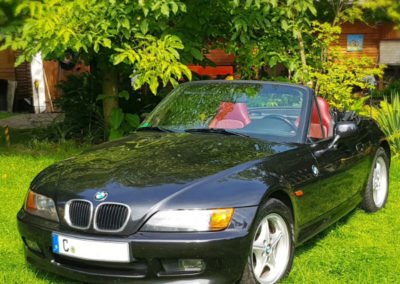 BMW Z3 - schwarz mit roten Ledersitzen